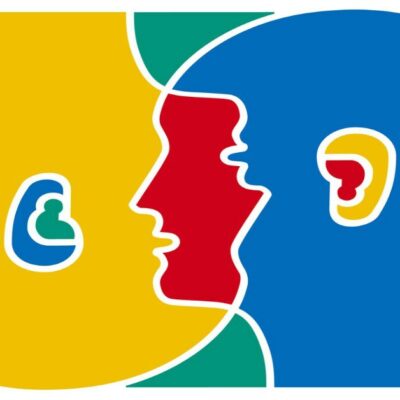 Mano di ferro in guanto di velluto. Dialogo tra un non credente e un cattolico (un po’ deluso)